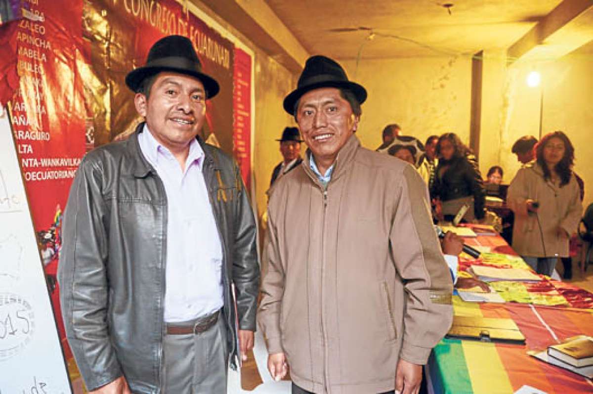 Jorge Herrera (izq) junto al presidente de la Conaie, Humberto Cholango (derecha). 