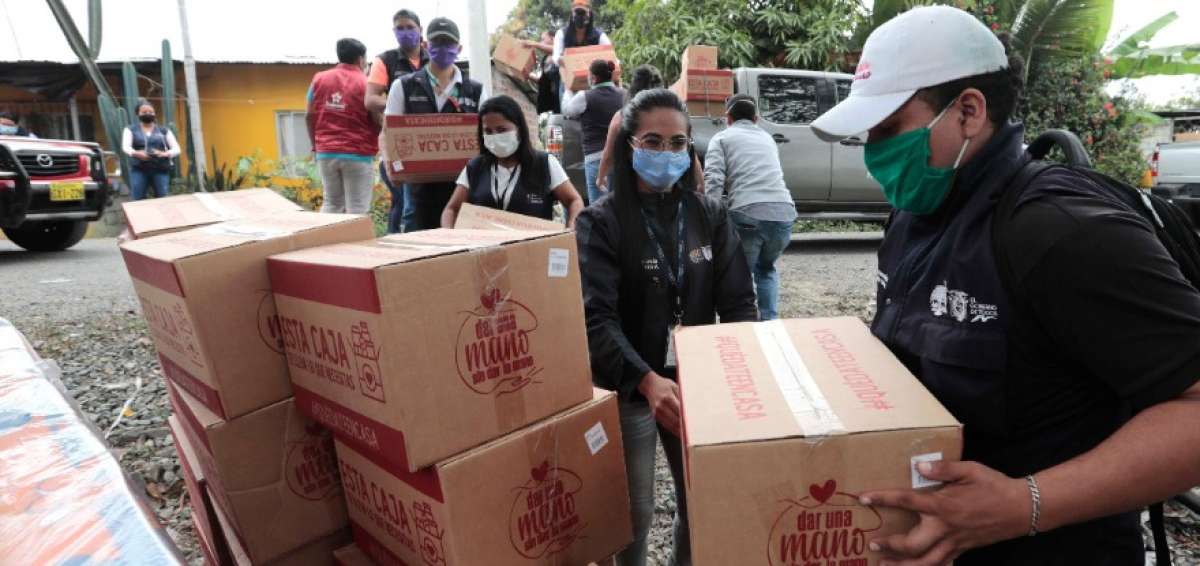 Len&iacute;n Moreno entreg&oacute; ayudas t&eacute;cnicas y kits alimenticios en el recinto La Rosaura