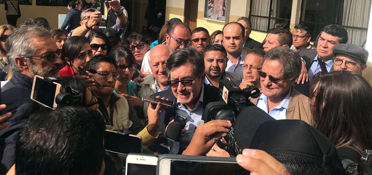 Montufar, expectante de los resultados luego de votar