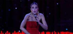 Alejandra Azc&aacute;rate es una comediante colombiana de 41 a&ntilde;os que tuvo la venia del p&uacute;blico de Vi&ntilde;a del Mar en 2018 con su stand up comedy.