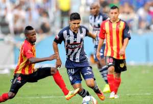 Las actuaciones de Fernando Gim&eacute;nez en Emelec hicieron que sea convocado por su selecci&oacute;n en las eliminatorias. Foto: Jos&eacute; Mor&aacute;n / El Tel&eacute;grafo.