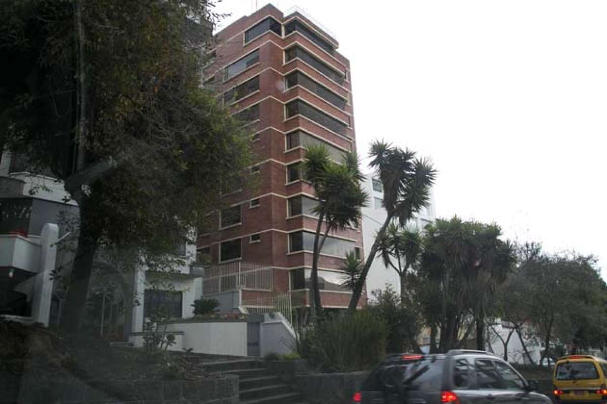 En el edificio Aragon&eacute;s funcionar&aacute;n las oficinas de las radios que maneja el nuevo due&ntilde;o del grupo EL Comercio. All&iacute; operan hoy las emisoras Quito y la Platinum. Foto: Mario Egas / El Tel&eacute;grafo  