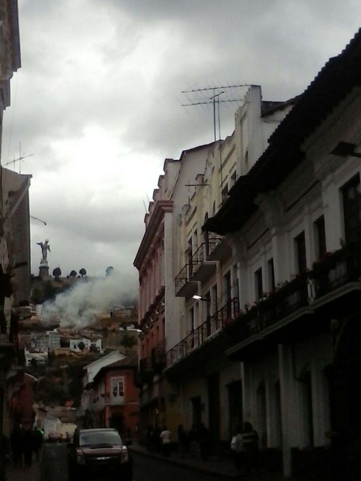 El conato de incendio se registr&oacute; en El Panecillo. Foto: Cortes&iacute;a de Mar&iacute;a Elena Soria