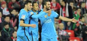 Munir, Neymar y Arda Turan celebran el tanto del brasile&ntilde;o en el partido ante el Athletic.