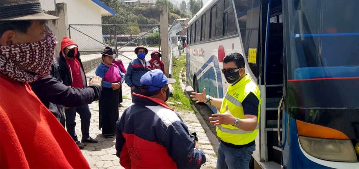 Autoridades de la ANT visitaron la Terminal Terrestre de Ambato, para comprobar que las unidades de transporte cumplan las medidas sanitarias.