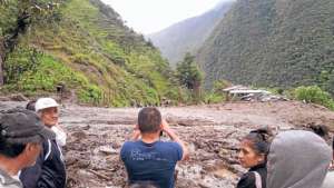 La v&iacute;a Loja-Zamora qued&oacute; interrumpida por varios deslaves que se registraron este fin de semana. Las autoridades hicieron un llamado a no utilizar esta arteria por los constantes desprendimientos. Foto: Cortes&iacute;a