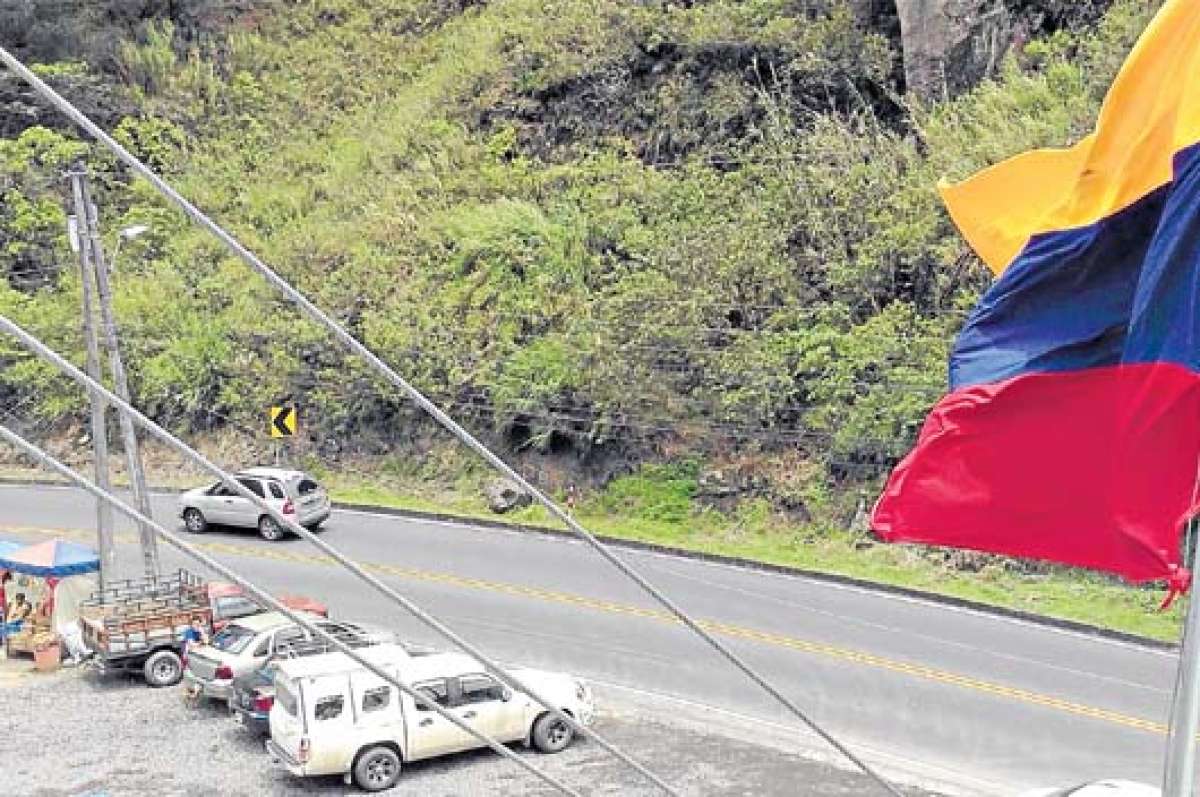 La actual Rep&uacute;blica de Colombia se qued&oacute; con el nombre y la Bandera Madre. Fue adoptada oficialmente el 26 de noviembre de 1861. Venezuela puso estrellas a la bandera original, ocho seg&uacute;n modificaci&oacute;n de Bol&iacute;var en 1817. Foto: Jos&eacute; Miguel Castillo