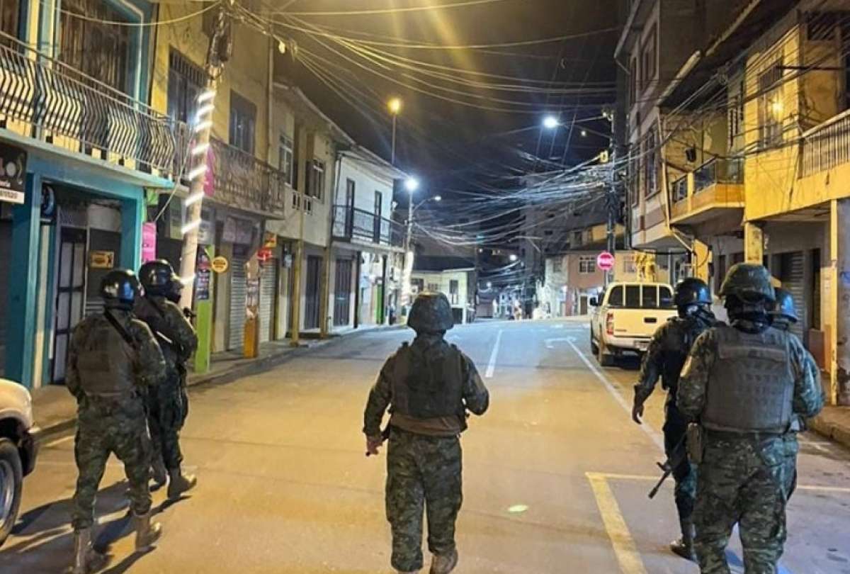 La Polic&iacute;a ejecut&oacute; operativos de control en Quito durante el horario de restricci&oacute;n de movilidad.