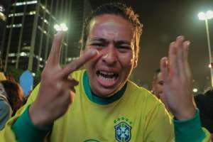 Hinchas brasile&ntilde;os se marcharon decepcionados del Fan Fest ubicado en R&iacute;o de Janeiro. Foto: EFE