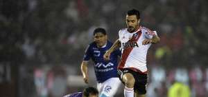 El delantero Ignacio Scocco (d) marc&oacute; 5 goles y fue la figura del partido entre River Plate y el Wilstermann. 