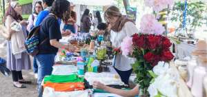 Feria vegana de artesan&iacute;as y productos alternativos en Quito.