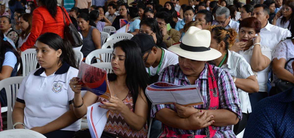 Los profesores se congregaron en el colegio Vicente Rocafuerte para analizar la propuesta que plantea la Red Nacional de Maestros.
