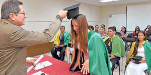 Un grupo de egresados de la carrera de Ingenier&iacute;a Agr&oacute;noma recibi&oacute; el t&iacute;tulo en diciembre. Foto: Eduardo Escobar/ El Tel&eacute;grafo