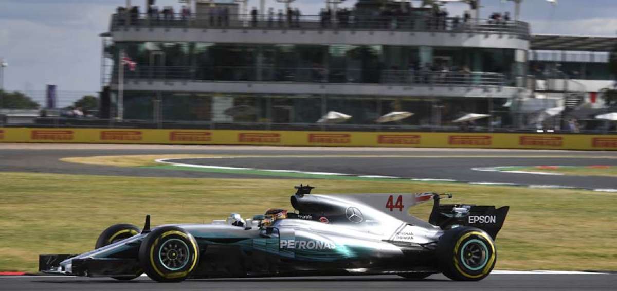 Hamilton suma una nueva 'pole' en Silverstone y toma ventaja ante Vettel