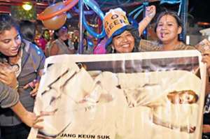 Fans guayaquile&ntilde;as festejaron al surcoreano Jang Keun Suk