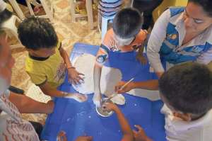 Tres veces a la semana los menores asisten a las Uetim, ubicadas en los sectores con m&aacute;s alto &iacute;ndice de trabajo infantil. Foto: Jos&eacute; Mor&aacute;n / El Tel&eacute;grafo.