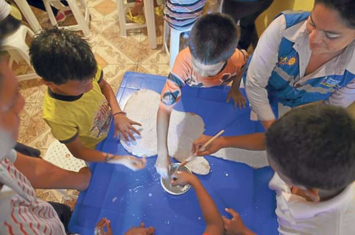 Tres veces a la semana los menores asisten a las Uetim, ubicadas en los sectores con m&aacute;s alto &iacute;ndice de trabajo infantil. Foto: Jos&eacute; Mor&aacute;n / El Tel&eacute;grafo.