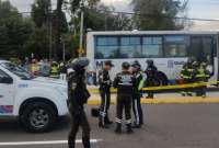 El Policía se movilizaba en una motocicleta al momento de ser embestido por el bus articulado de la Ecovía.