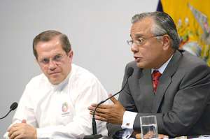 El canciller Ricardo Pati&ntilde;o (izq.) y Alexis Mera, secretario jur&iacute;dico de la Presidencia, emitieron sendos pronunciamientos sobre la CIDH. Foto: Santiago Aguirre.