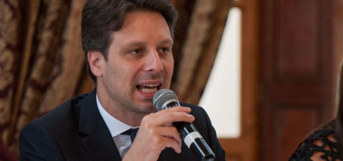 Canciller insta a construir puentes y no muros