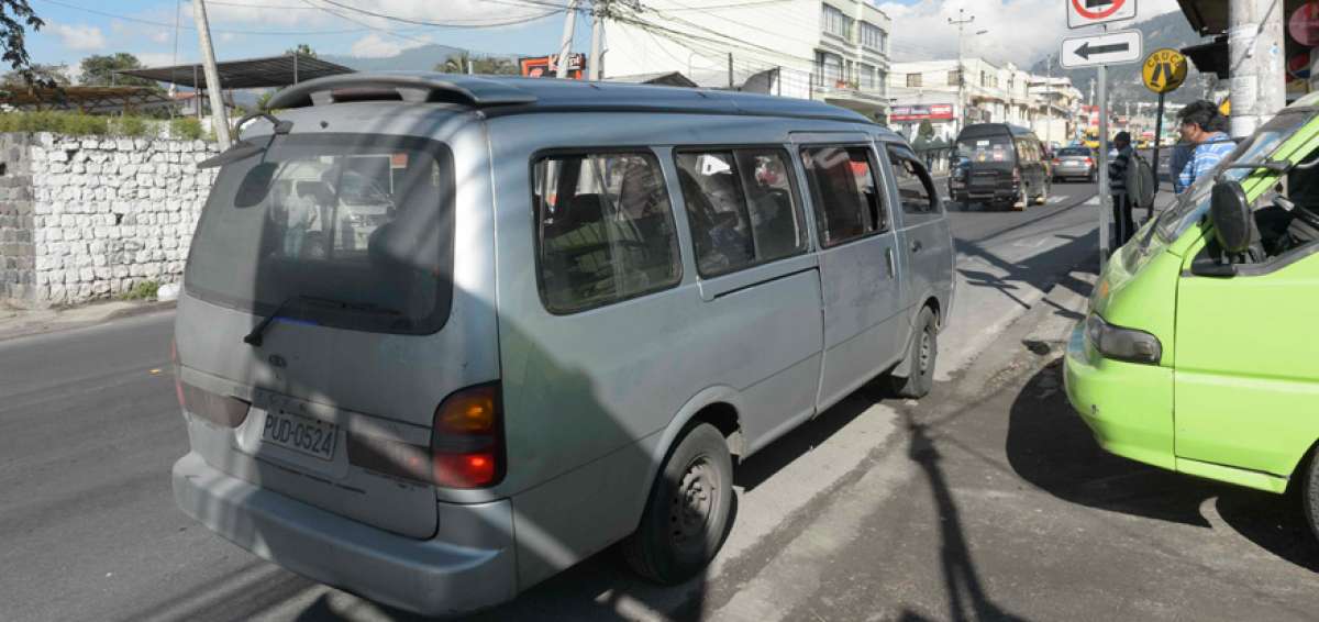 Seis compa&ntilde;&iacute;as transportan a la ciudadan&iacute;a. La distribuci&oacute;n de las distintas rutas entre Carapungo y Guajal&oacute; se hace desde hace aproximadamente una d&eacute;cada.