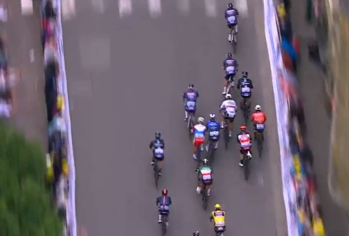 Richard Carapaz se salv&oacute; de una ca&iacute;da en el Tour de Francia