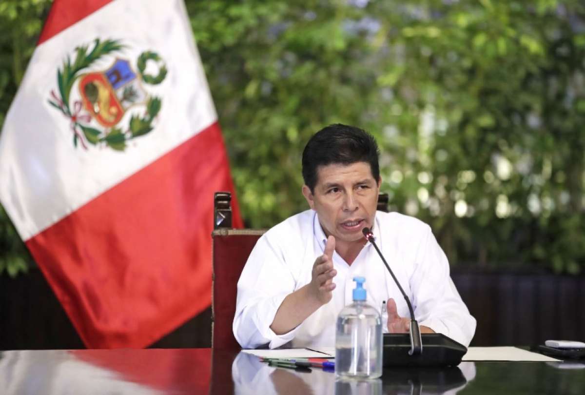 Presidente de Perú decreta toque de queda en Lima y el Callao