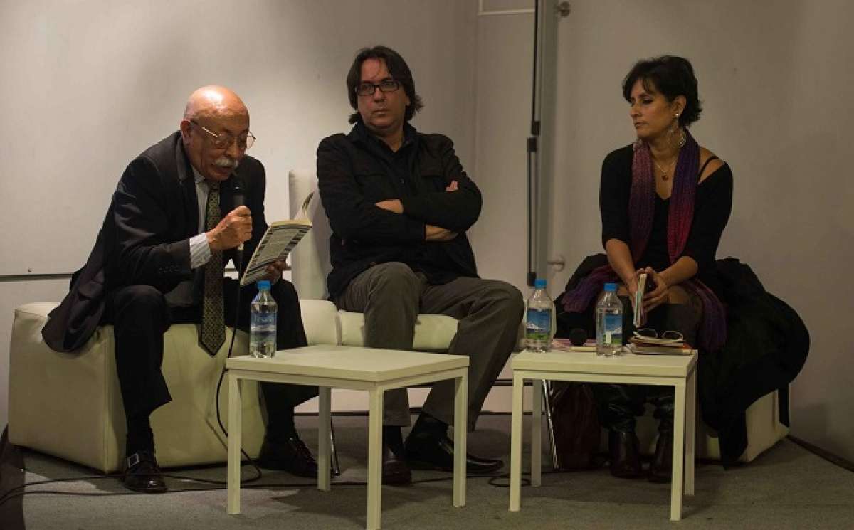 El escritor riobambe&ntilde;o present&oacute; su poemario "La sombra de tu sonrisa". Foto: Marco Salgado/ EL TEL&Eacute;GRAFO. 