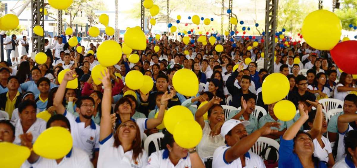 Alrededor de 1.000 j&oacute;venes estuvieron en el lanzamiento del programa, en el colegio Manta.