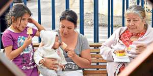 El helado denominado &ldquo;amor brujo&rdquo; es uno de los m&aacute;s buscados por las familias cuencanas. Foto: Fernando Machado/El Telegrafo