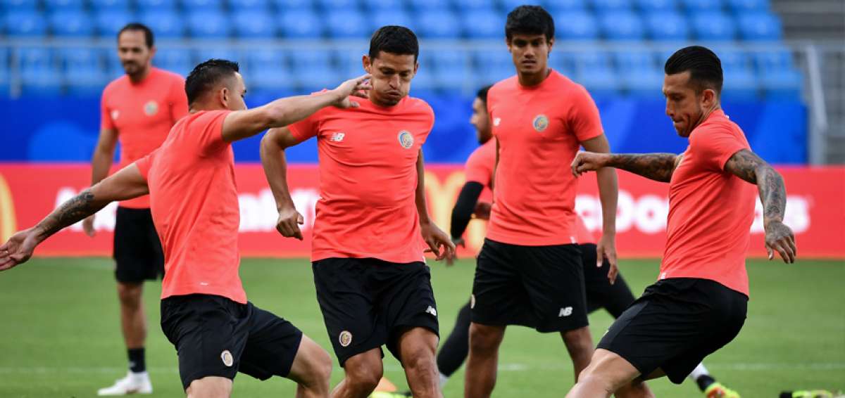 Los futbolistas de Costa Rica durante la pr&aacute;ctica que realizaron en Samara Arena, previo al partido con el que arrancar&aacute; el cuarto d&iacute;a del torneo.