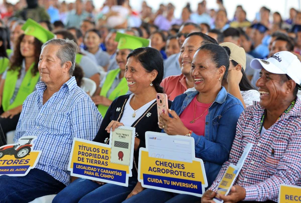 Maquinaria, t&iacute;tulos y financiamiento para productores en el Guayas