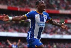 El lateral ecuatoriano del Brighton, Pervis Estupiñán, no descarta cambiar de club en el próximo mercado de fichajes. 