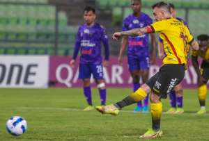 Damián Díaz igualó el marcador de penal, al final del primer tiempo