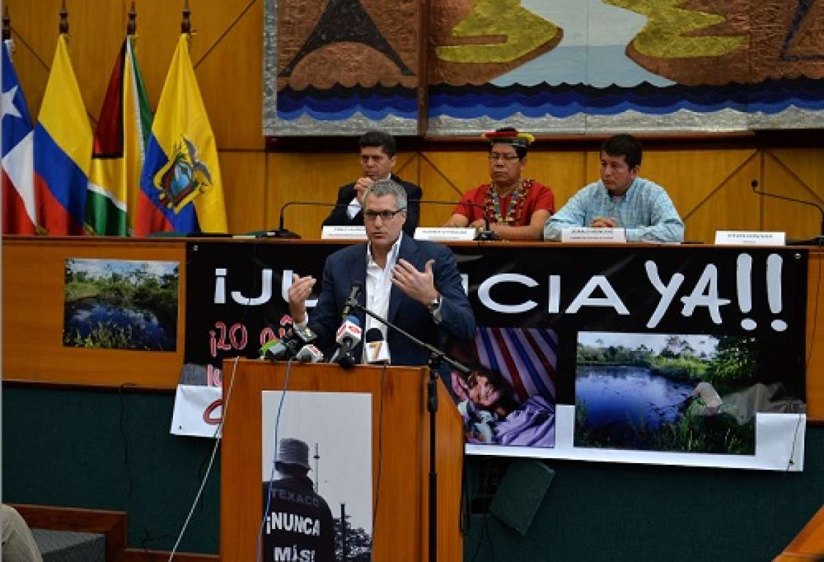 El abogado Steven Donziger, abogado de los afectados por Chevron, durante una rueda de prensa en Quito. Foto: &Aacute;lvaro P&eacute;rez / El Tel&eacute;grafo 