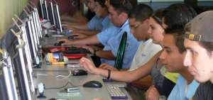 Plan busca conexi&oacute;n de miles de costarricenses a internet