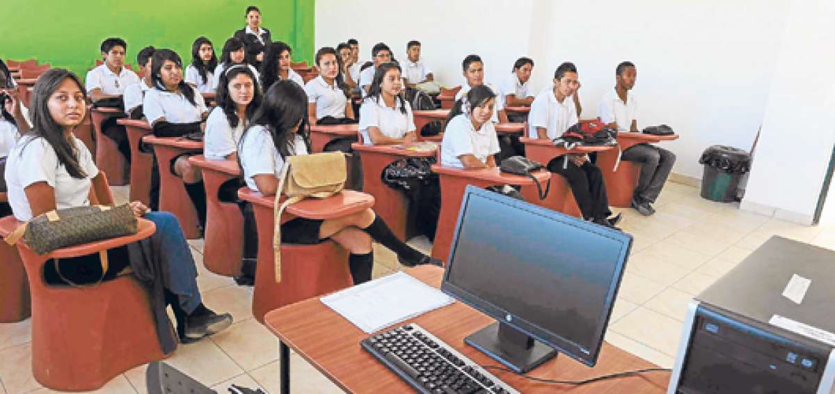 Un promedio de 41 estudiantes por aula se registra en el bachillerato de la UEM r&eacute;plica Mont&uacute;far, que ayer fue inaugurada en el sector Pomasqui, en el noroccidente de Quito.
