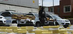 Los ladrillos de droga estaban h&aacute;bilmente escondidos en el interior de tablones de madera, que ya se encontraban listos para ser exportados.