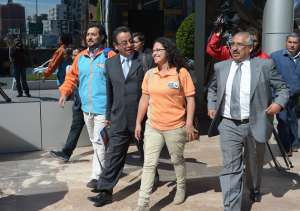 Los dirigentes del MPD, entre ellos Luis Villac&iacute;s, llegaron al CNE. Foto: Santiago Aguirre/ EL TEL&Eacute;GRAFO