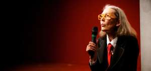 Anne Carson combina la poes&iacute;a con la docencia universitaria.