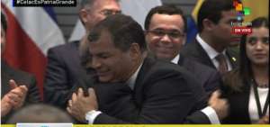 Momentos en que Rafael Correa traspasaba la presidencia Pro T&eacute;mpore de la Celac a Danilo Medina.