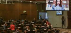 La excanciller Mar&iacute;a Fernanda Espinosa ejerce su derecho a la defensa a trav&eacute;s de videoconferencia.