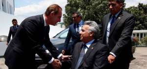 El mandatario Len&iacute;n Moreno salud&oacute; a Eduardo Ferrer Mac-Gregor, presidente de la CorteIDH. 