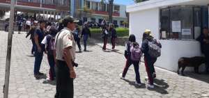 Las actividades en el Colegio Mont&uacute;far se retomaron tras la confirmaci&oacute;n de la falsa alarma de bomba.