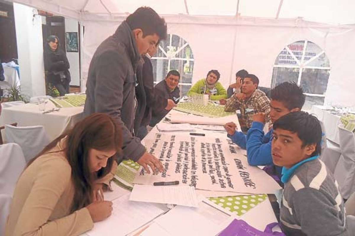 Los participantes expusieron sus necesidades y puntos de vista en pancartas que fueron elaboradas por cada cant&oacute;n. Foto: Elizabeth Maggi.