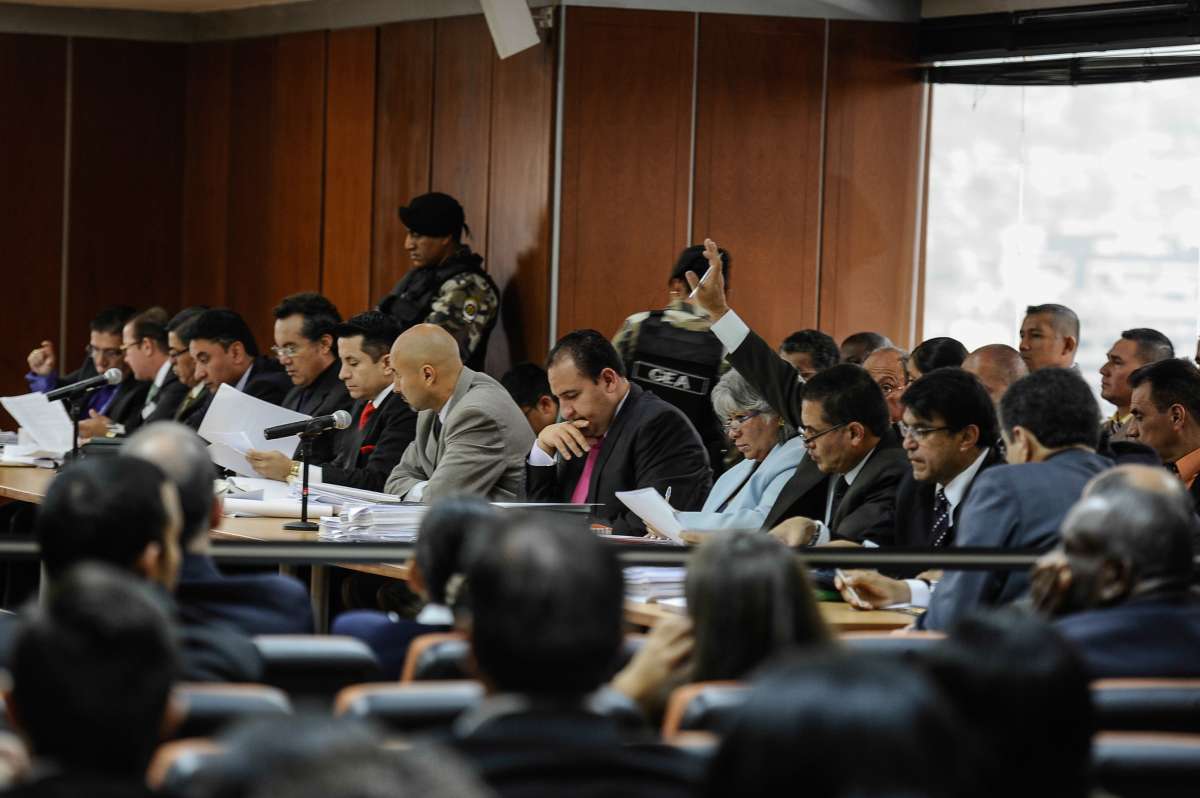 Los defensores legales explican su postura ante el proceso legal que se desarrolla desde el lunes. Foto: &Aacute;lvaro P&eacute;rez/El Tel&eacute;grafo