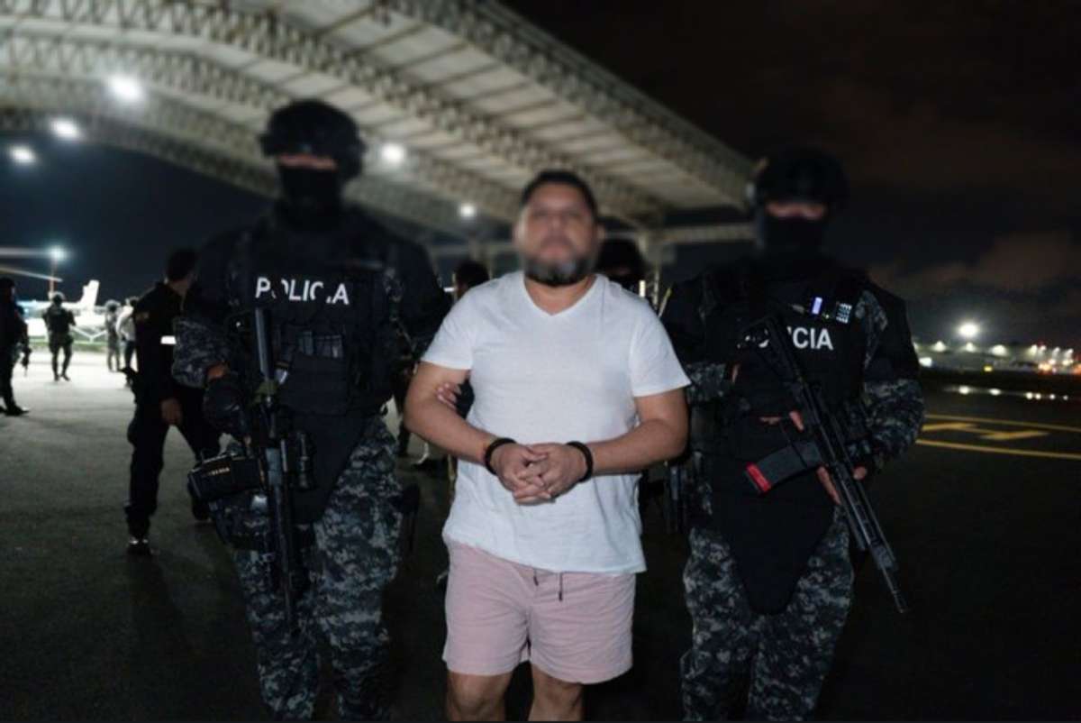Leonardo C. lleg&oacute; a Ecuador tras concretarse su extradici&oacute;n desde Panam&aacute;. 
