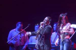 Wilfrido Vargas cerr&oacute; el festival del merengue y record&oacute; sus visitas  frecuentes a Guayaquil durante las d&eacute;cadas del 80 y 90. Dijo que &ldquo;aqu&iacute; empez&oacute; todo&rdquo;. Foto: Jos&eacute; Mor&aacute;n / El Tel&eacute;grafo