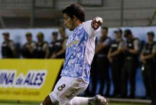El Nacional y Aucas empatan sin goles mientras Emelec rompe su racha sin victorias.