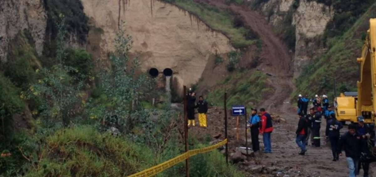 Contin&uacute;a b&uacute;squeda de obrero desaparecido en quebrada al norte de Quito